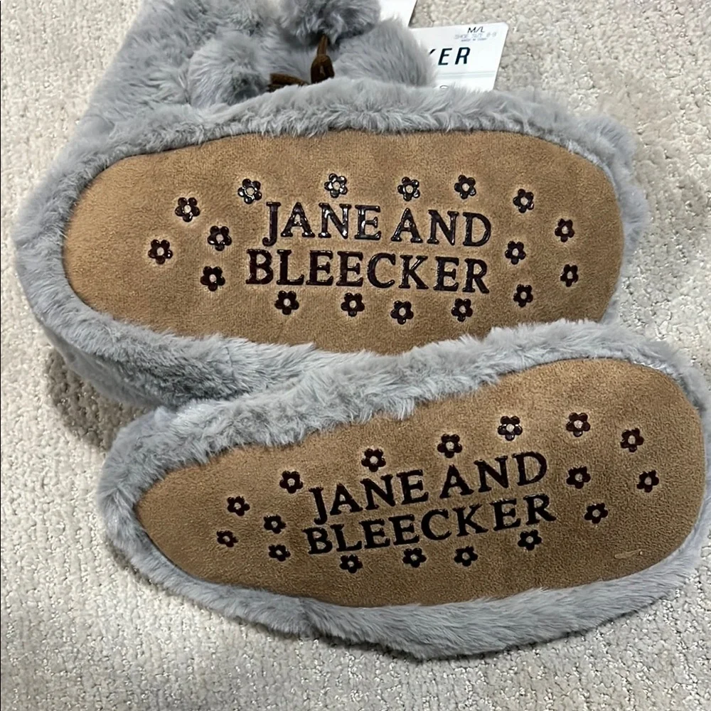 Jane and Bleecker Faux Fir Gray Cozy Slipper Socks - Picture 2 of 5